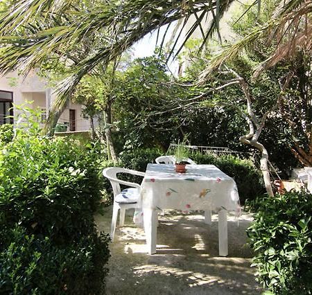 Eco-Apartments With Nice Garden Baška Voda Buitenkant foto