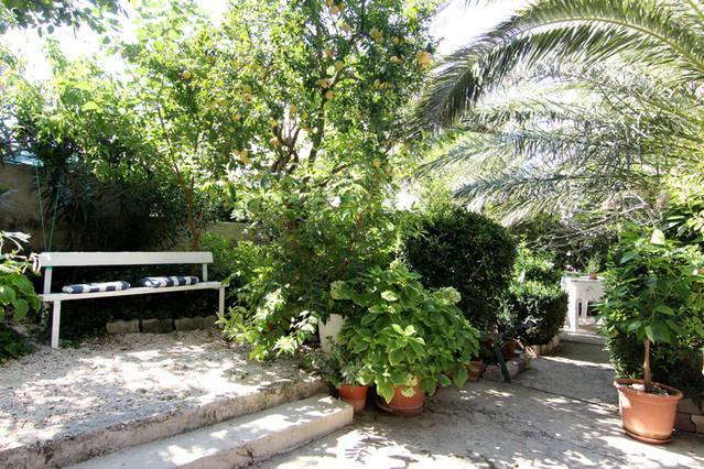 Eco-Apartments With Nice Garden Baška Voda Buitenkant foto